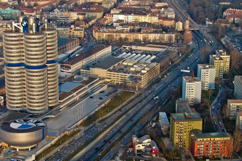 Офис BMW в Мюнхене, Германия.